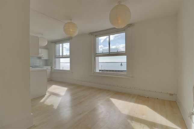 Studio flat for sale