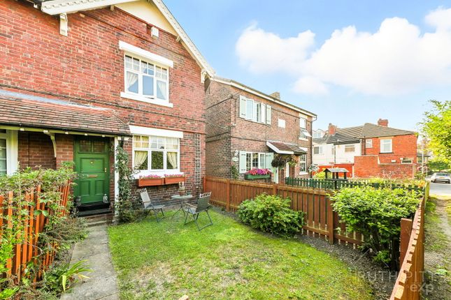 Westfield Grove, Pontefract WF7 2 bed end of terrace house for sale
