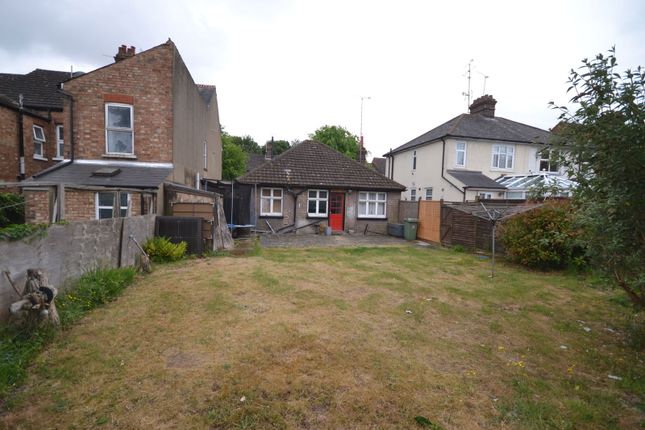 Clifton Road, Dunstable LU6 2 bed detached bungalow for sale