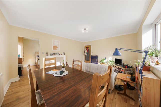 29 Shoot Up Hill, London 2 bed flat for sale