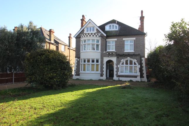 The Avenue, Worcester Park KT4 6 bed detached house for sale
