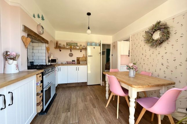 Hawthorn Road, Sittingbourne ME10 2 bed semi