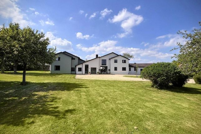 Wolverton Common, Tadley, Hampshire 6 bed detached house for sale