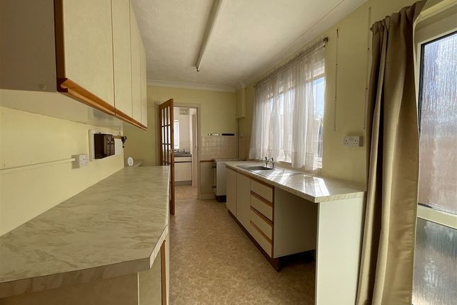 Broomfield Avenue, Worthing, West Sussex 3 bed semi