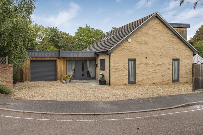 Meadow Walk, Great Abington CB21 3 bed detached house for sale