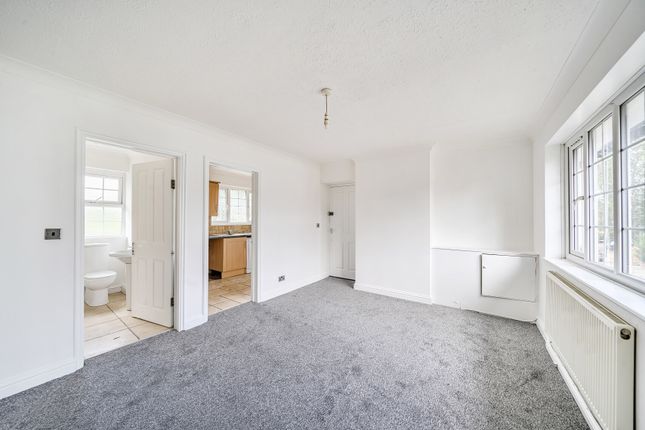 Roe Lane, KINGSBURY NW9 2 bed maisonette for sale
