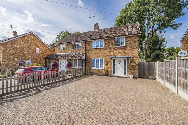 Hamilton Close, Bricket Wood, St. Albans 3 bed semi