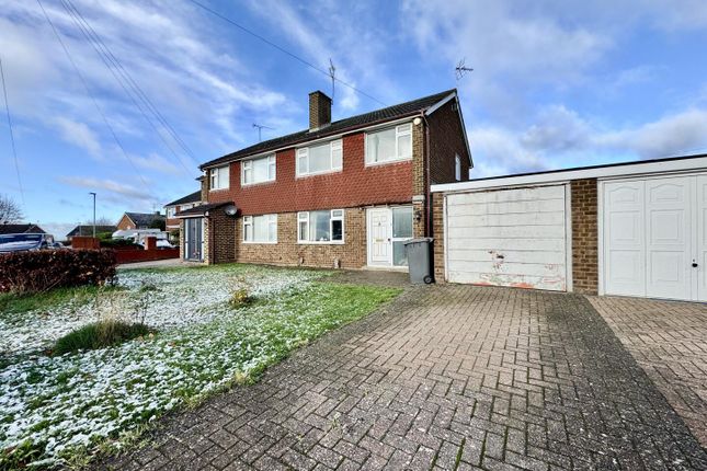 Kinross Crescent, Luton LU3 3 bed semi