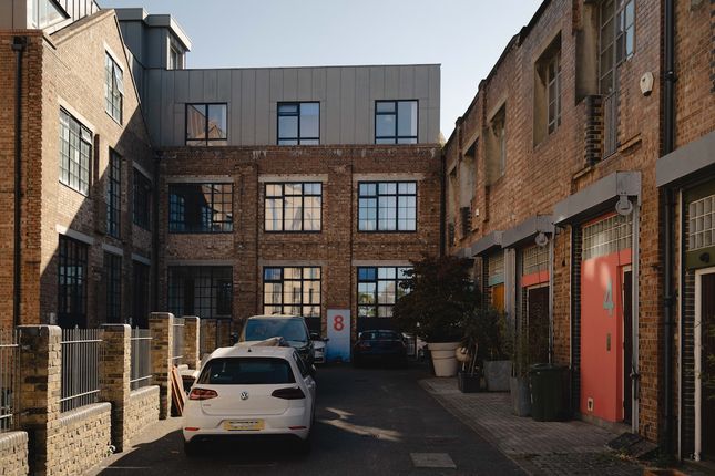 Blenheim Gardens, Brixton, London, SW2 2 bed mews for sale