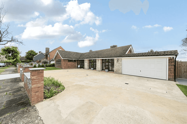 Worcester Gardens, Worcester Park, KT4 4 bed detached house for sale