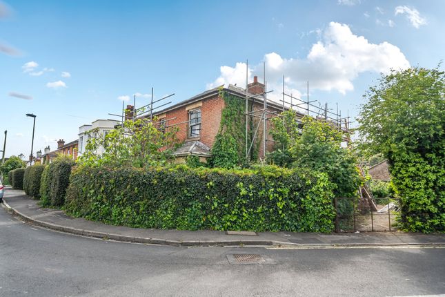 Dean Road, Hampshire SO18 3 bed detached house for sale