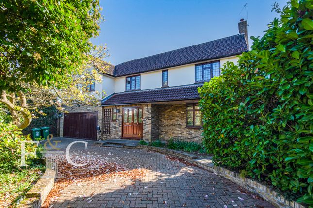 5 bed detached house