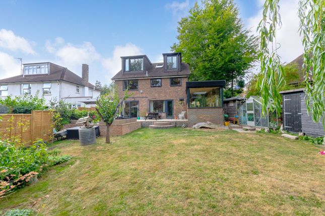 5 bed detached house