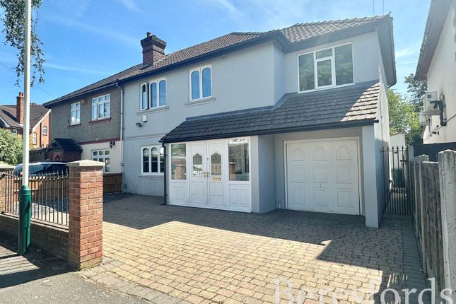 Wykeham Avenue, Hornchurch, RM11 4 bed semi