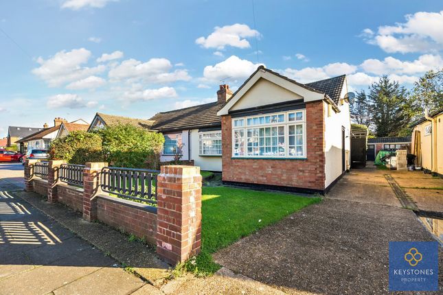 Cross Road, Romford, RM7 3 bed chalet for sale