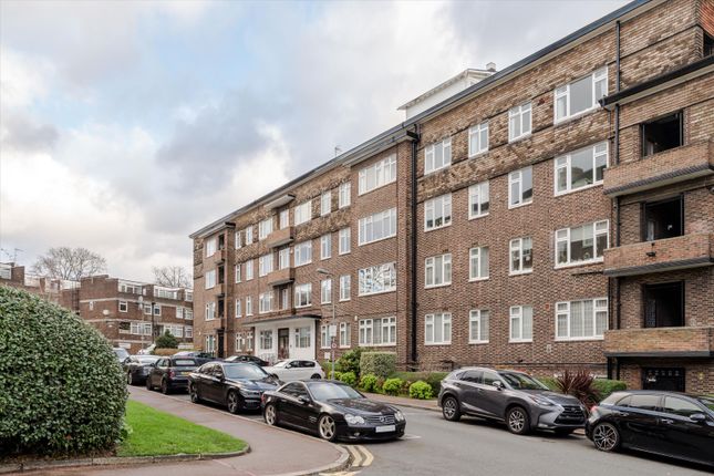 Avenue Road, St John's Wood NW8 4 bed flat for sale
