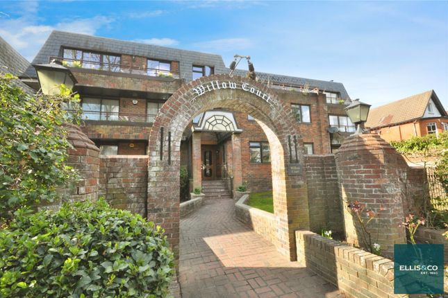 Woodside Grange Road, Woodside Park, N12 2 bed apartment for sale
