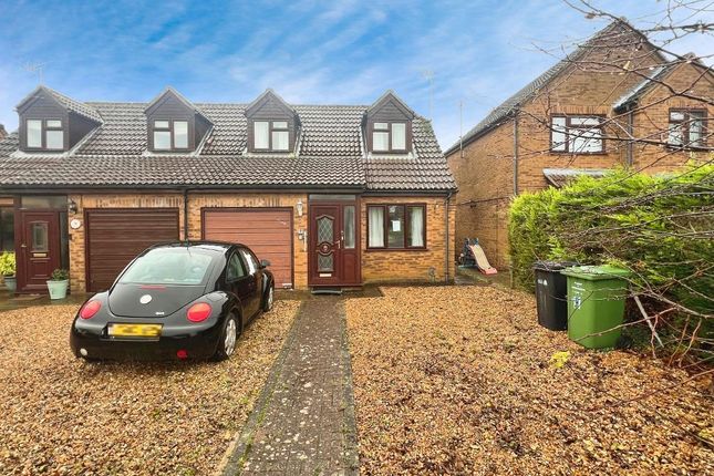 Woodlands Court, Wisbech, Cambs, PE13... 2 bed semi