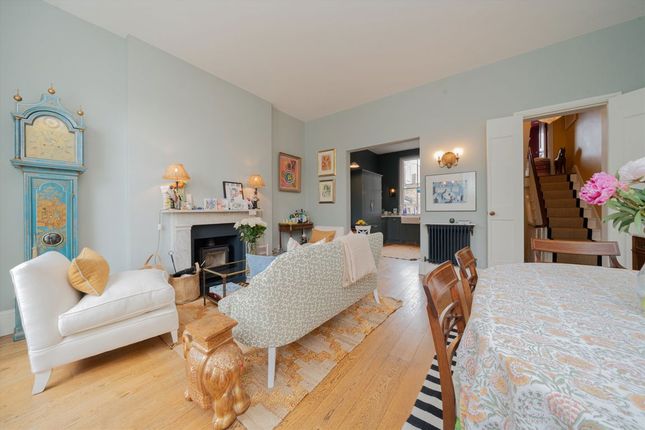 Sussex Street, London SW1V 4 bed flat for sale