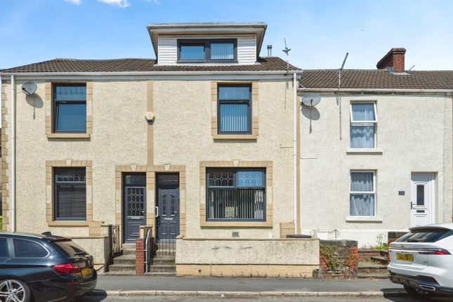 6 bedroom end of terrace house for sale