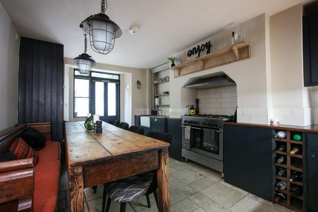 Camberwell Grove, Camberwell, SE5 2 bed apartment for sale