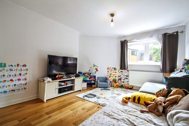 Lawn Road, Uxbridge, UB8 1 bed flat for sale