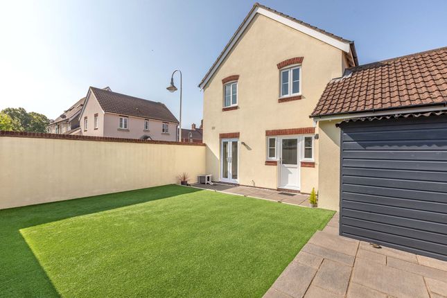 3 bedroom link detached house for sale