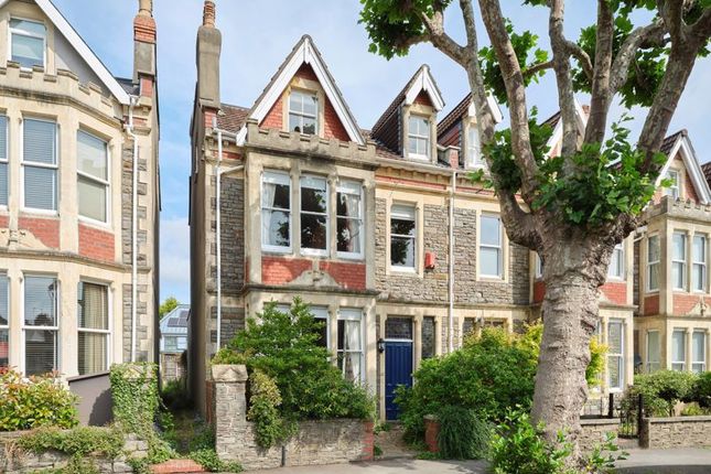 5 bedroom end of terrace house for sale