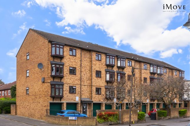 St. Aubyns Road, London SE19 2 bed flat for sale