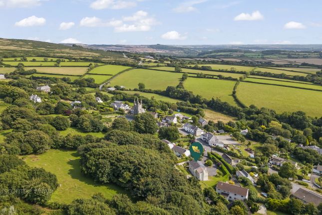 5 bed detached house