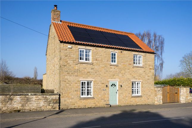 Welburn, York, North Yorkshire, YO60 3 bed detached house for sale