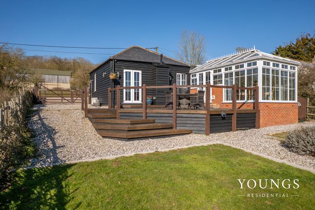 Old Hill Avenue, Langdon Hills, SS16 3 bed detached bungalow for sale