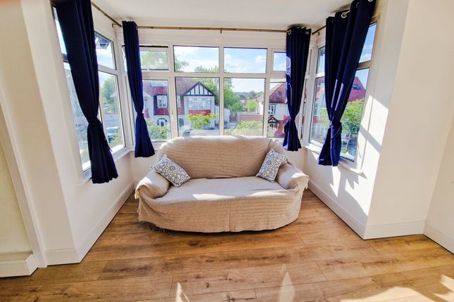 Park chase, Wembley, HA9 2 bed maisonette for sale