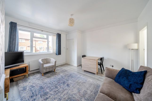 Barwood Avenue, West Wickham, Kent, BR4 3 bed terraced house for sale