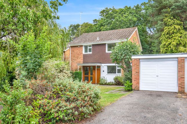 Greenhill Close, Camberley 3 bed detached house for sale