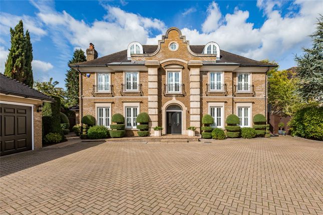Grove Road, Tring, Hertfordshire, HP23 6 bed detached house for sale