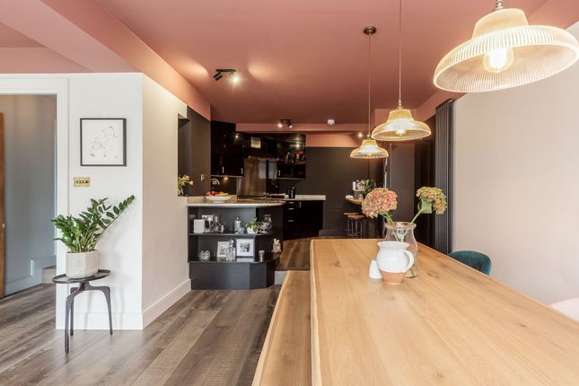 3 bedroom flat for sale