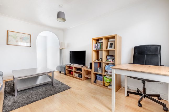 Kelvin Gardens, Croydon, CR0 2 bed terraced house for sale