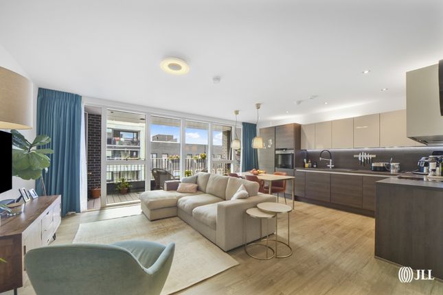 3 bedroom flat for sale