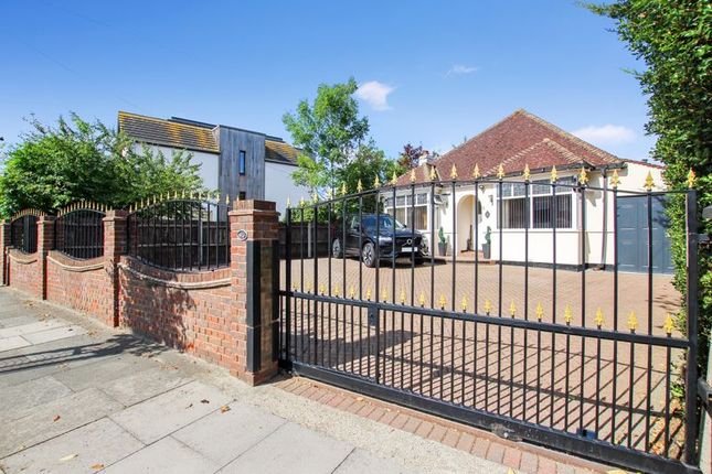 Baldwyns Park, Bexley 3 bed detached bungalow for sale