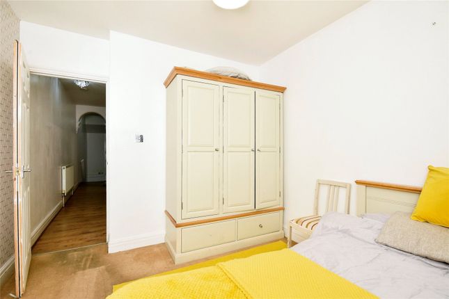 3 bedroom flat for sale