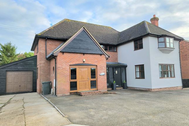 4 bed detached house