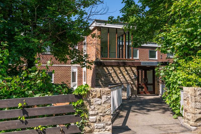 Wray Common Road, Reigate, RH2 2 bed apartment for sale