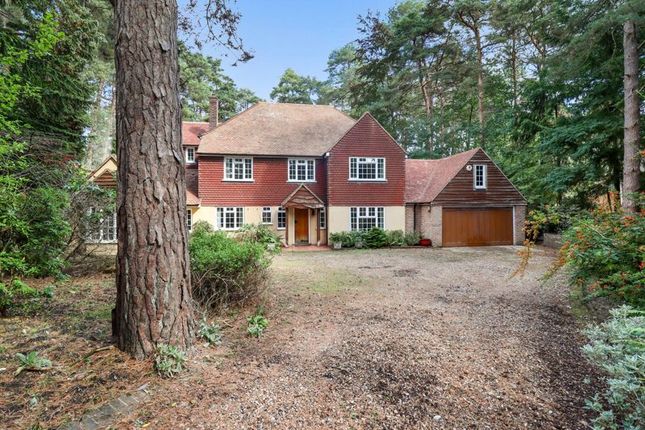 Dukes Covert, Bagshot GU19 5 bed detached house for sale