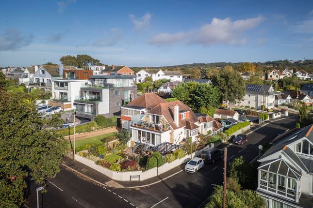6 bedroom detached house for sale