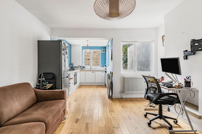 Hillcourt Road, London 1 bed apartment for sale