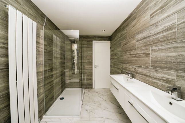 3 bed semi-detached house