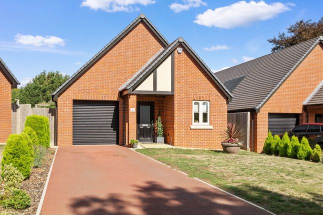 4 Upton Drive, Defford... 3 bed detached bungalow for sale
