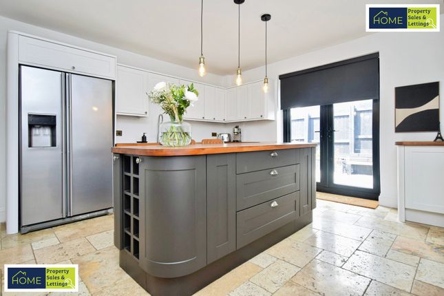 High Street, Great Glen, Leicester... 3 bed detached house for sale