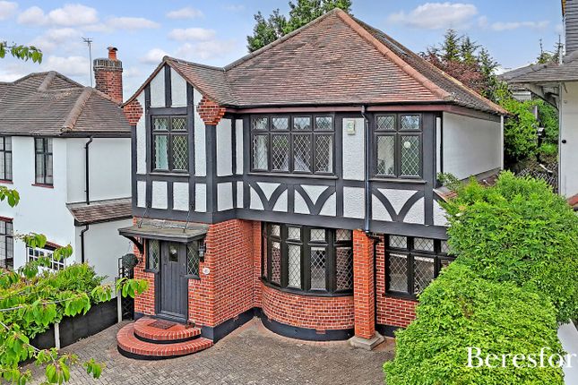Honeypot Lane, Brentwood, CM14 4 bed detached house for sale